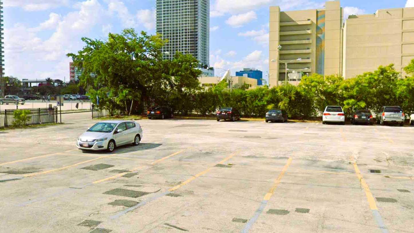 Book Hourly Parking in 1302 Northeast 2nd Avenue Parking