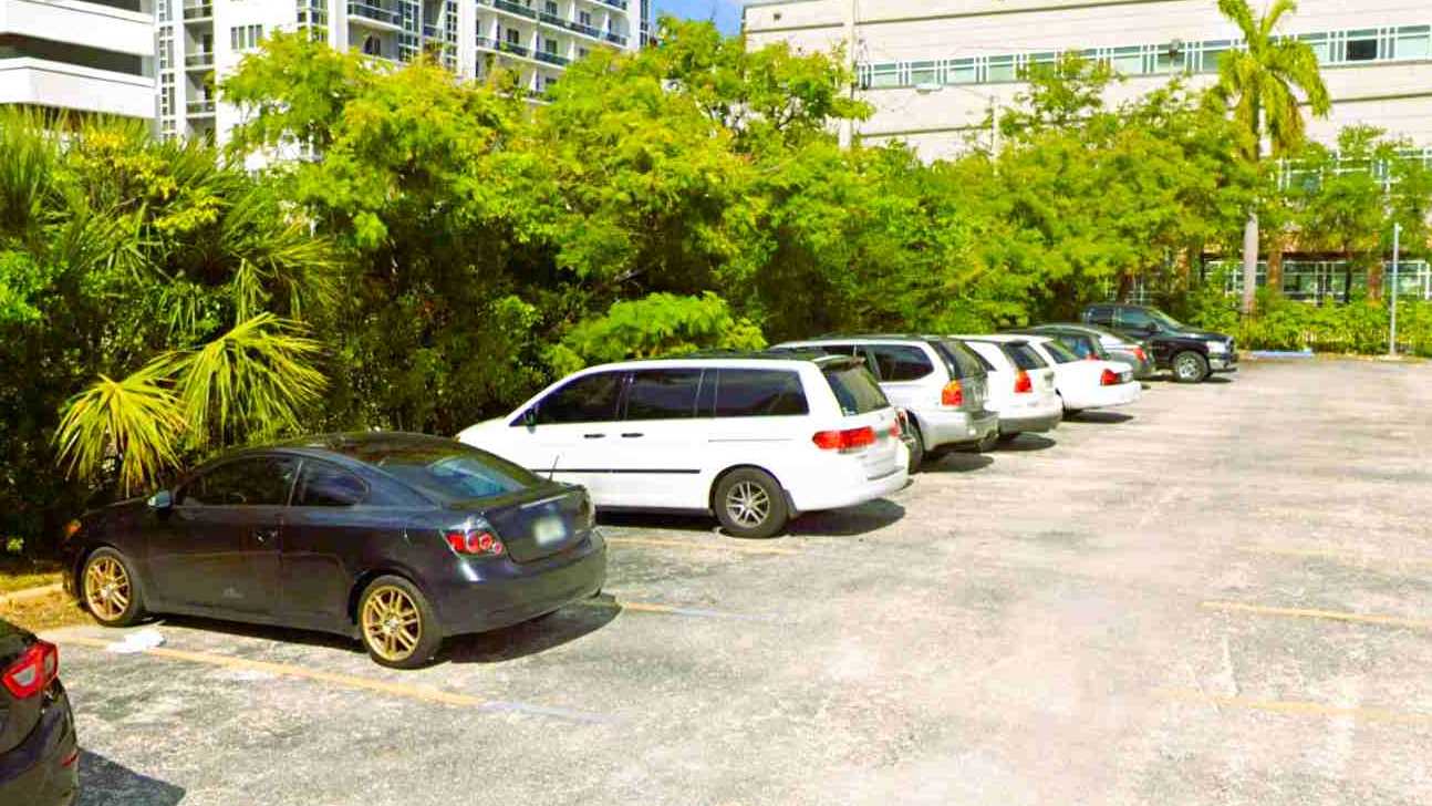 Book Hourly Parking in 1302 Northeast 2nd Avenue Parking