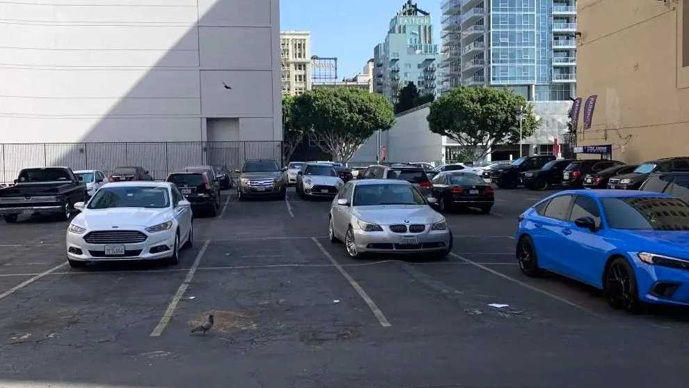 Book Hourly Parking in 820 S Grand Ave Parking