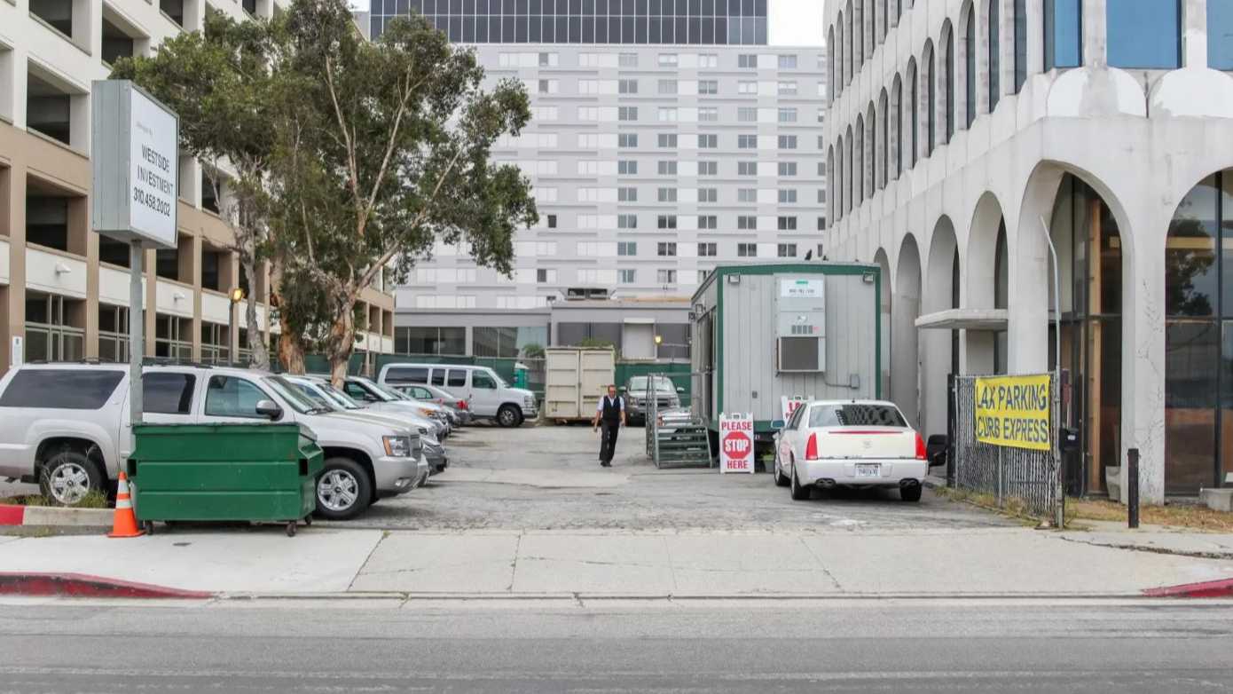 Reserve LAX Curb Express Airport Valet Parking