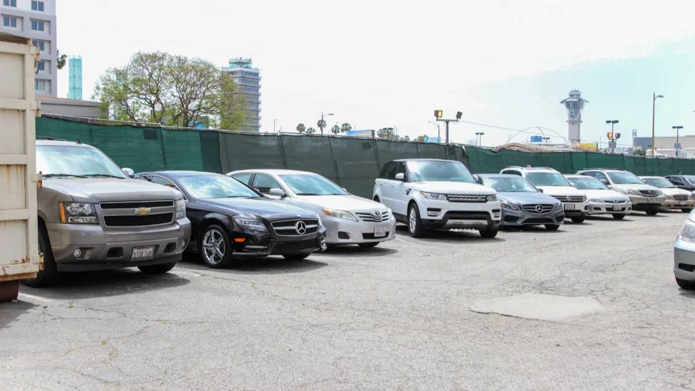 Reserve LAX Curb Express Airport Valet Parking