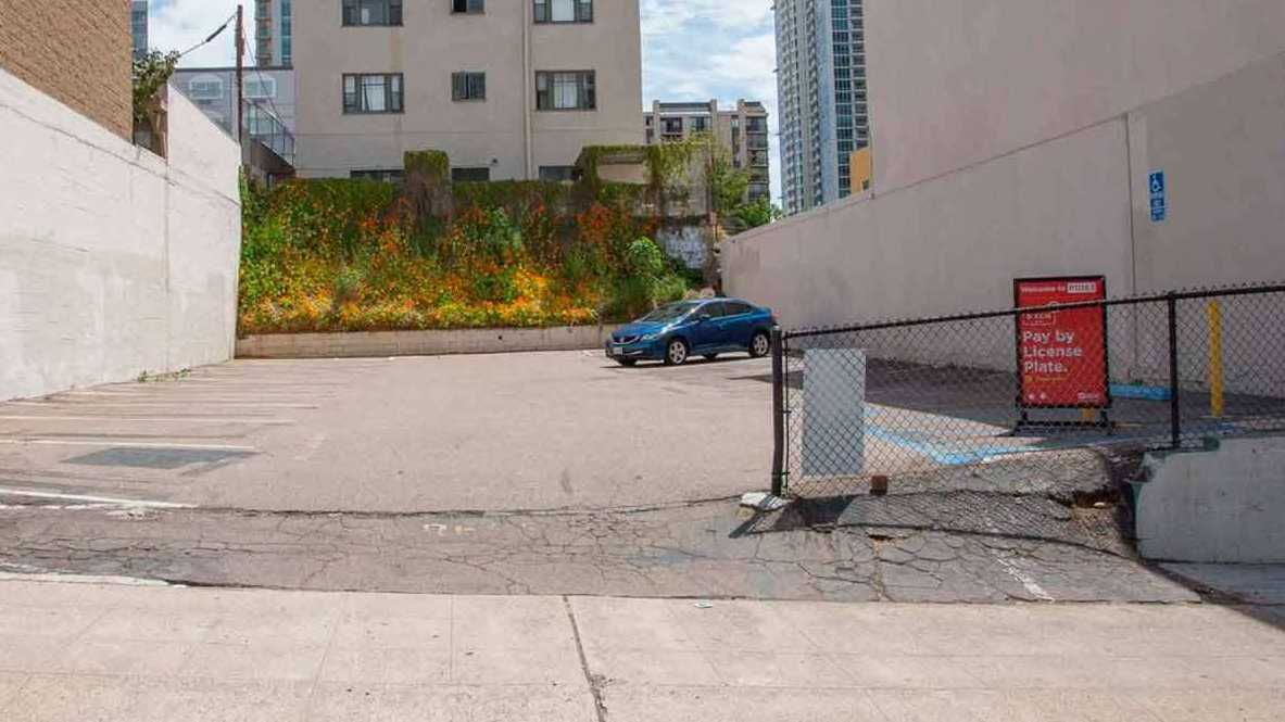 Book Hourly Parking in 1345 Sixth Ave.  Malek Lot (P1083)