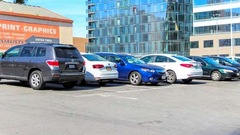Book Hourly Parking in 6215 West Sunset Blvd Parking