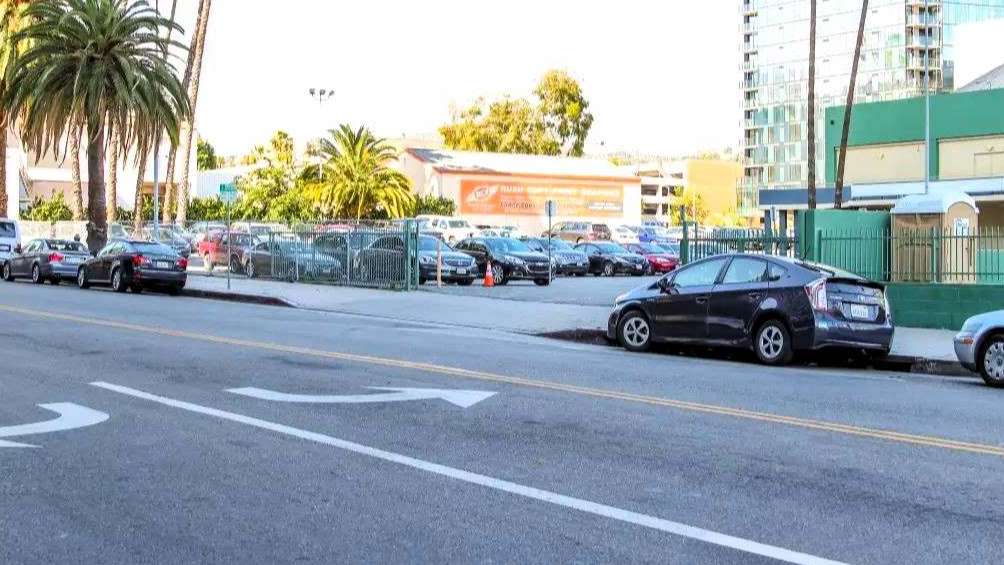 Book Hourly Parking in 6215 West Sunset Blvd Parking
