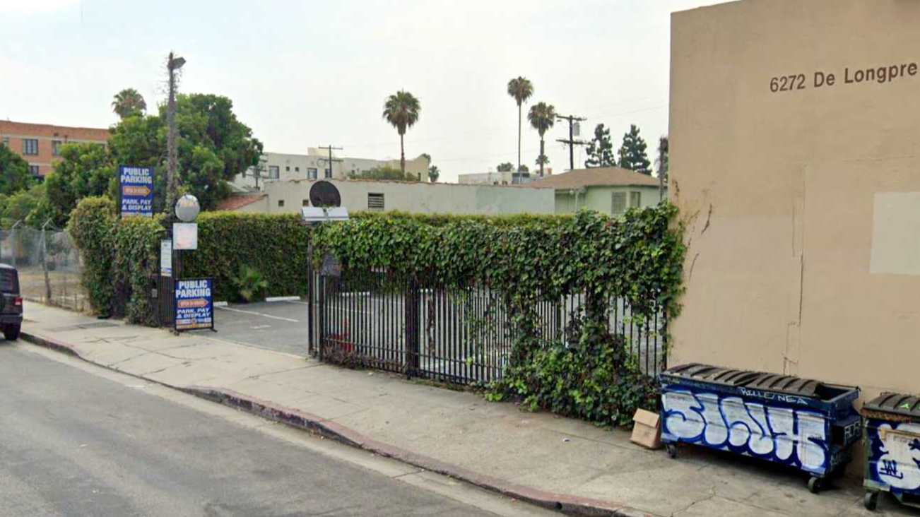 Book Hourly Parking in 6272 De Longpre Ave Parking