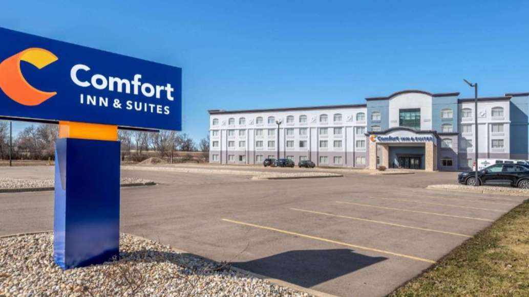 Book Hourly Parking in Comfort Inn & Suites MSN Airport Parking 