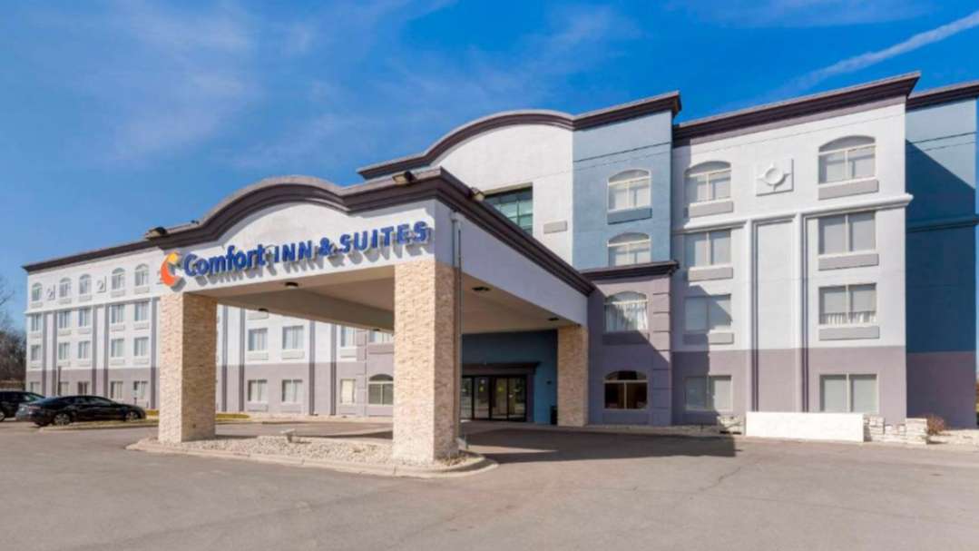 Book Hourly Parking in Comfort Inn & Suites MSN Airport Parking 