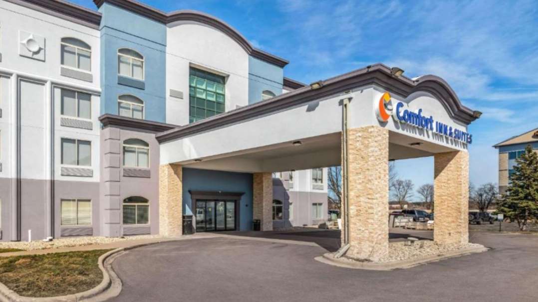 Book Hourly Parking in Comfort Inn & Suites MSN Airport Parking 