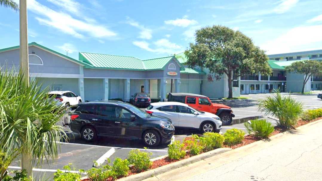 Book Hourly Parking in Beachside Hotel & Suites Port Canaveral Cruise Parking