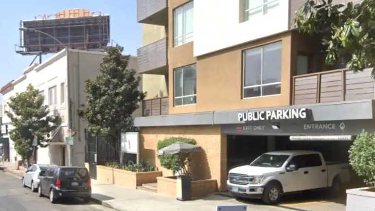 Book Hourly Parking in 1721 N Las Palmas Ave Parking