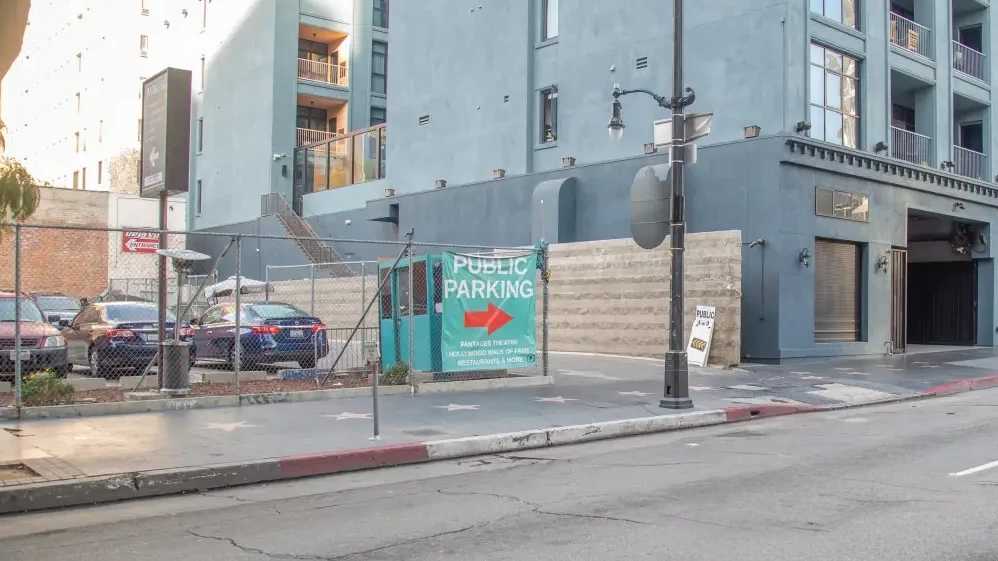 Book Hourly Parking in 1721 Vine St (6301 Hollywood Blvd).  Valet Parking