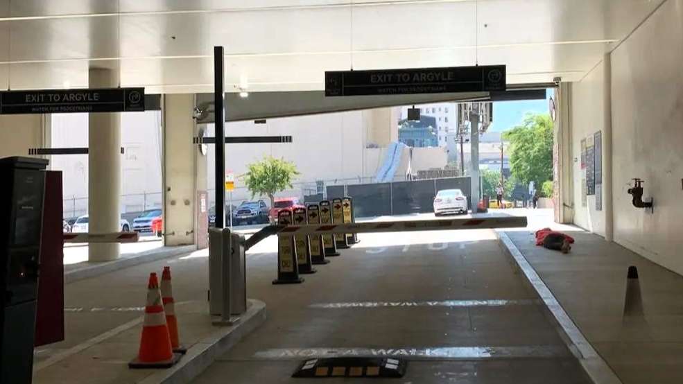 Book Hourly Parking in 6201 Hollywood Blvd (1734 Argyle Ave) Parking