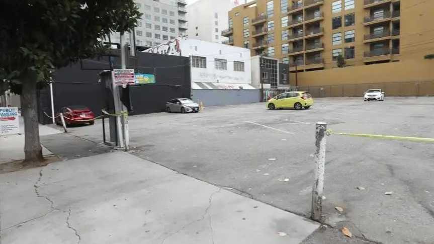 Book Hourly Parking in 6223 Selma Ave parking