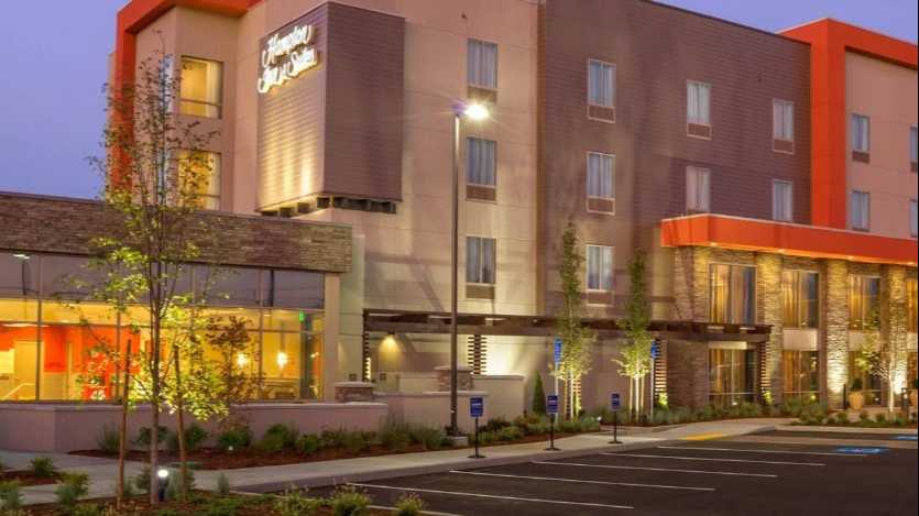 Hampton Inn & Suites PDX Airport Parking | Way