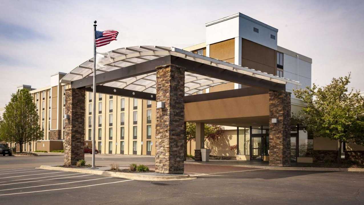 Holiday Inn Strongsville (Arpt) Cleveland Airport Parking