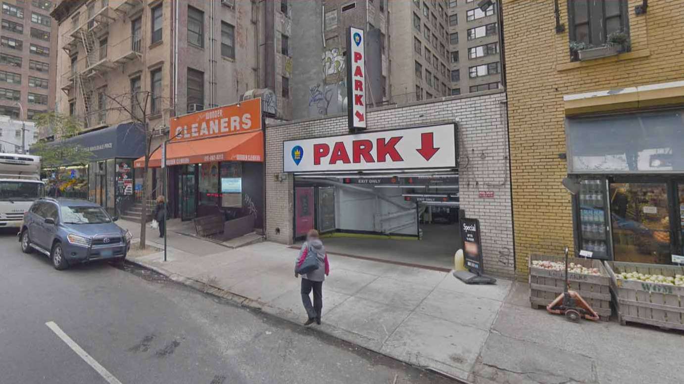 Book Hourly Parking in 45TH STREET PARKING CORP