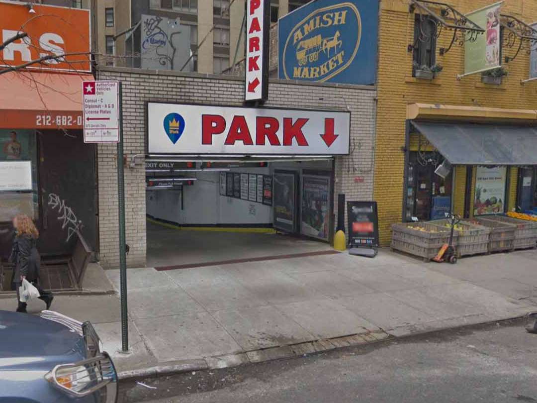 Book Hourly Parking in 45TH STREET PARKING CORP