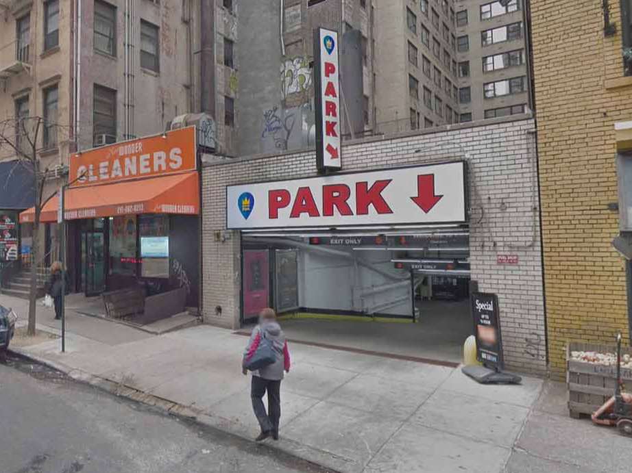 Book Hourly Parking in 45TH STREET PARKING CORP