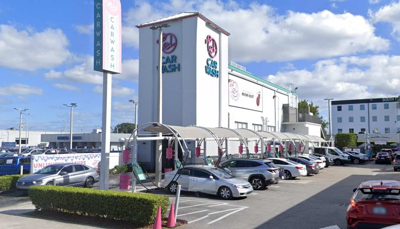 Car Wash at EL CAR WASH North Hialeah, FL