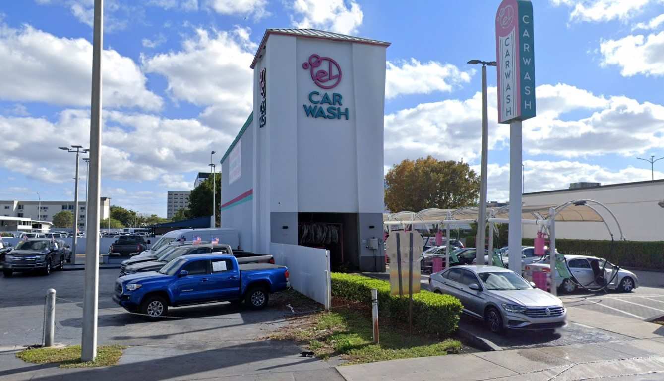 Car Wash at EL CAR WASH North Hialeah, FL