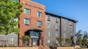 Clarion Inn & Suites_186 Northside Dr Parking