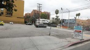 6223 Selma Ave parking