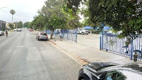 852 N La Brea Ave parking